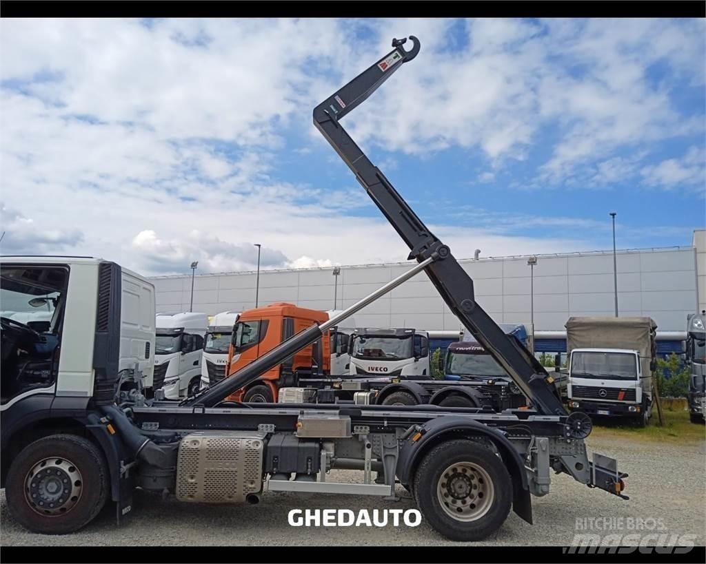 Iveco AD190S31 Dobozos teherautók
