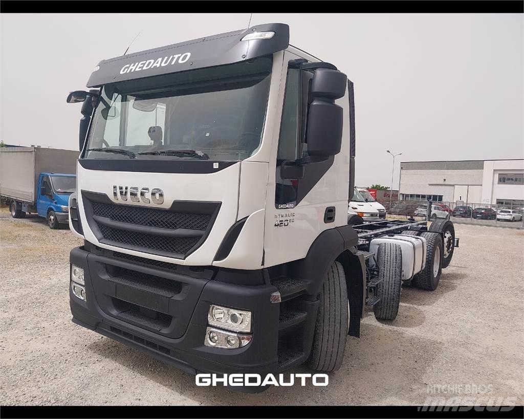 Iveco AD440S42 Dobozos teherautók