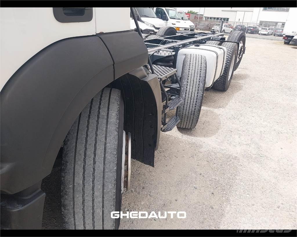 Iveco AD440S42 Dobozos teherautók