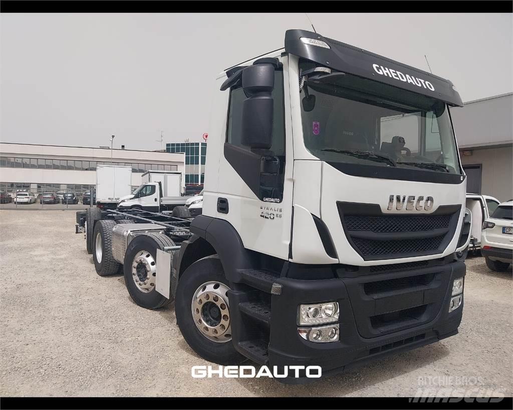 Iveco AD440S42 Dobozos teherautók