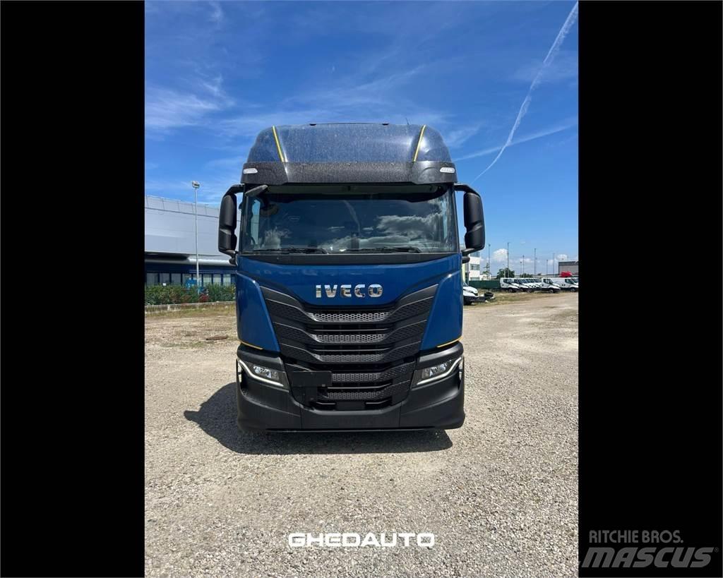 Iveco AS260S48S Dobozos teherautók