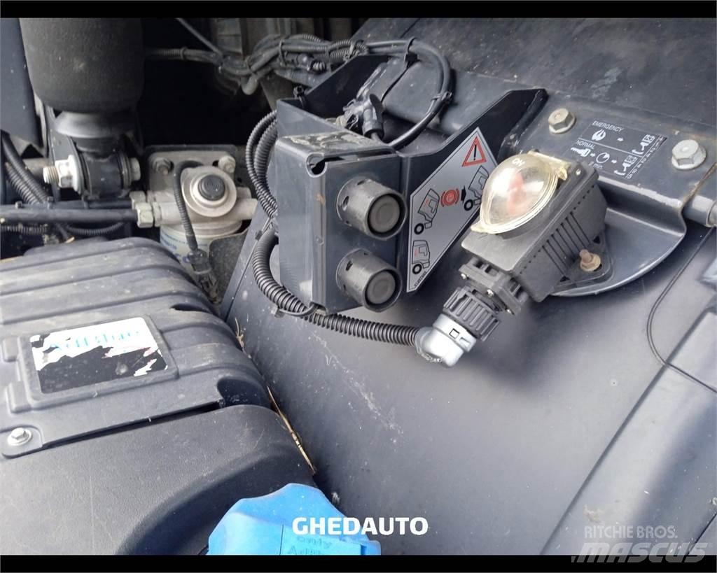 Iveco AS440S48 Dobozos teherautók