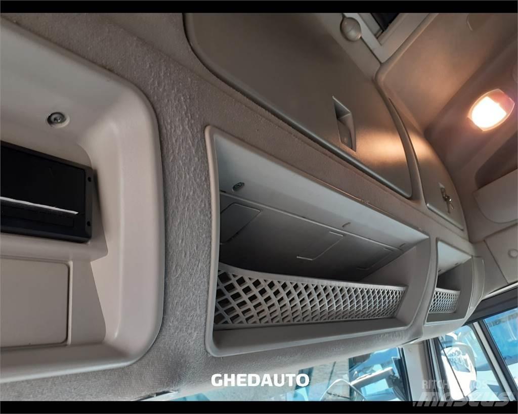 Iveco AS440S48 Dobozos teherautók