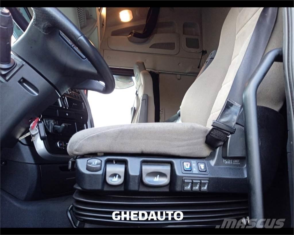 Iveco AS440S48T/P Dobozos teherautók