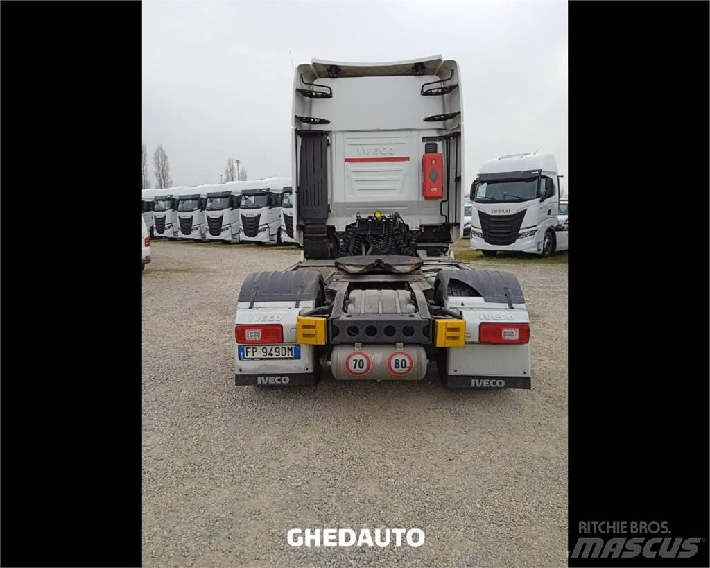 Iveco AS440ST/P Dobozos teherautók