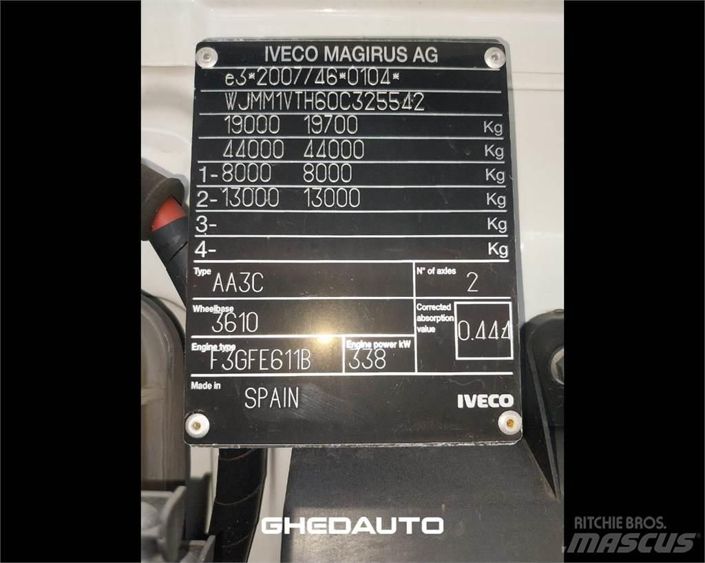 Iveco AT260S40Y/PS Dobozos teherautók