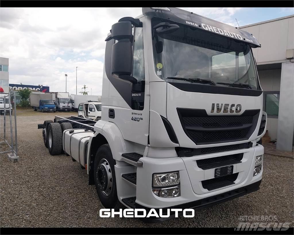 Iveco AT260S40Y/PS Dobozos teherautók