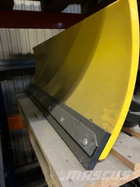 John Deere  Hóeltakarítók