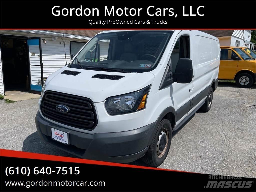 Ford Transit Transporterek