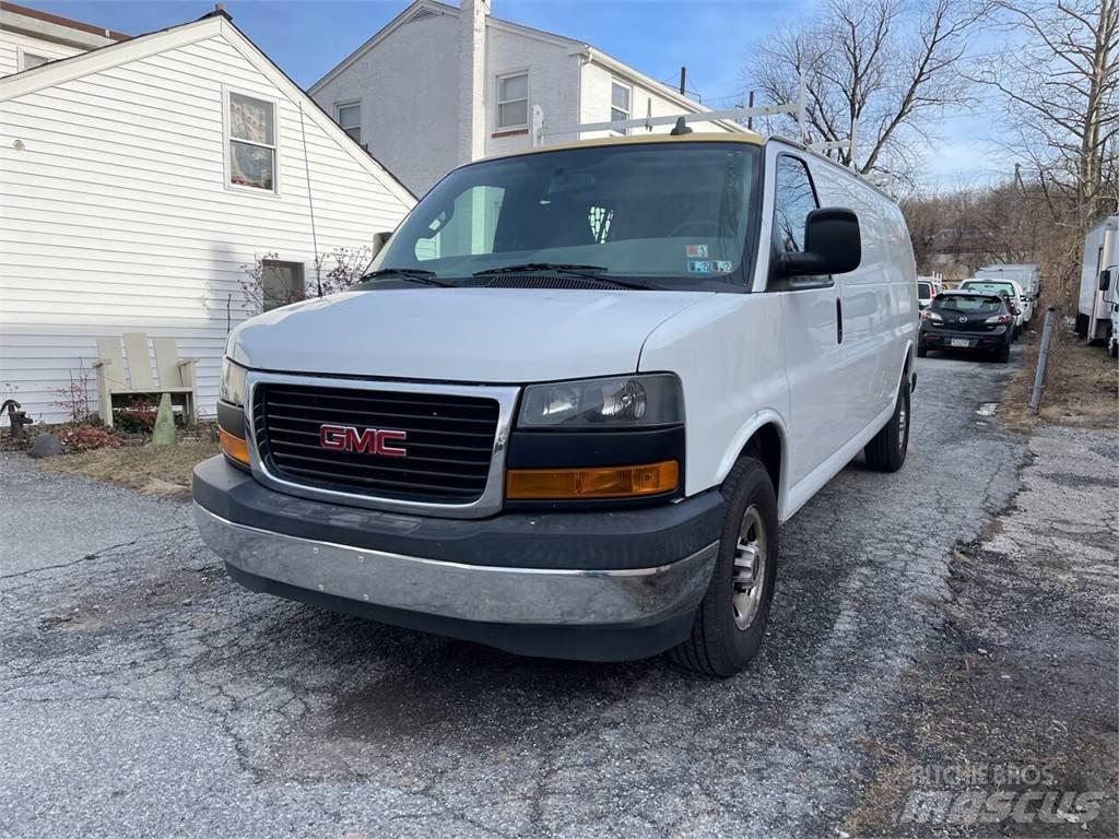 GMC Savana Transporterek