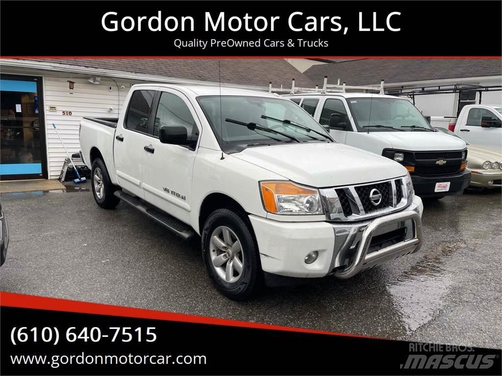 Nissan Titan Kis teherszállító/Platós kocsi
