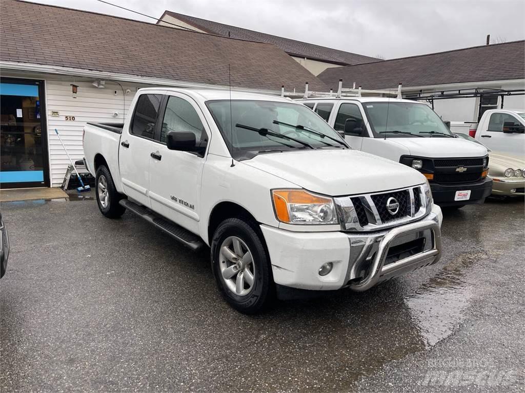 Nissan Titan Kis teherszállító/Platós kocsi