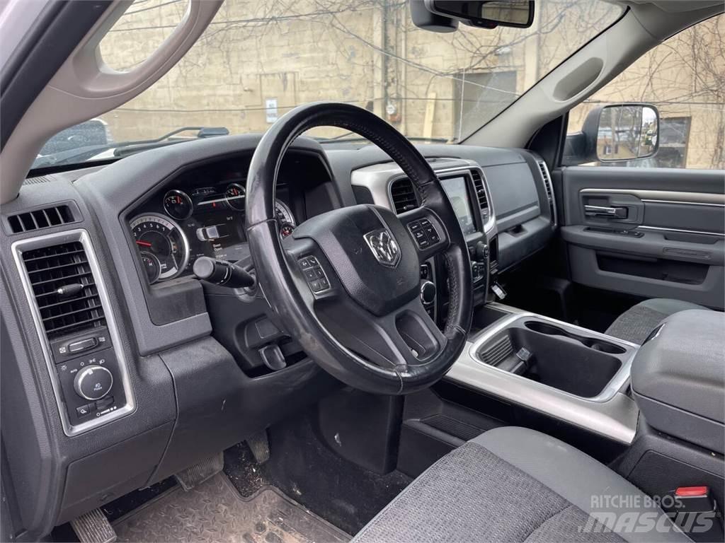 RAM 1500 Kis teherszállító/Platós kocsi