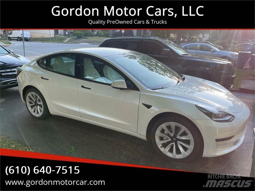 Tesla Model 3 Kistehergépjárművek