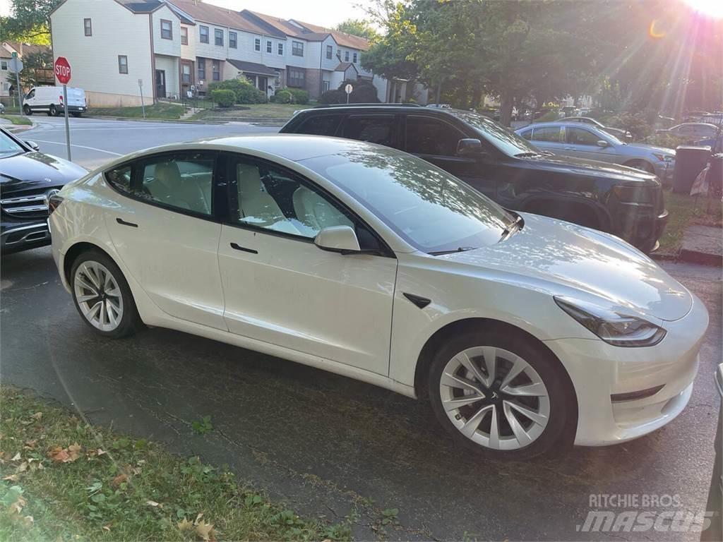 Tesla Model 3 Kistehergépjárművek