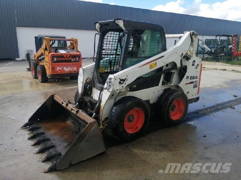 Bobcat S590 Gumikerekes homlokrakodók