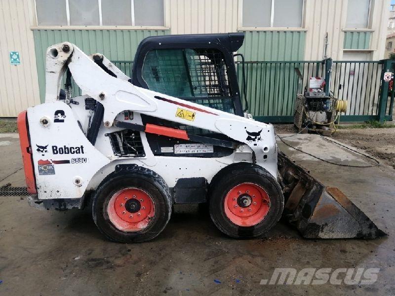 Bobcat S590 Gumikerekes homlokrakodók