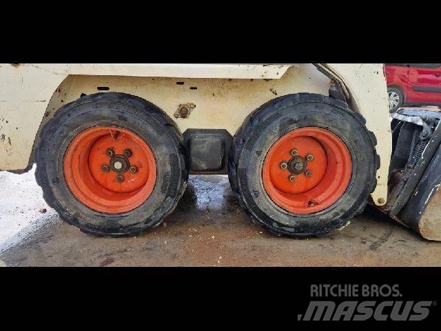 Bobcat S70 Gumikerekes homlokrakodók