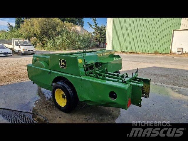John Deere 359 Szögletes bálázók