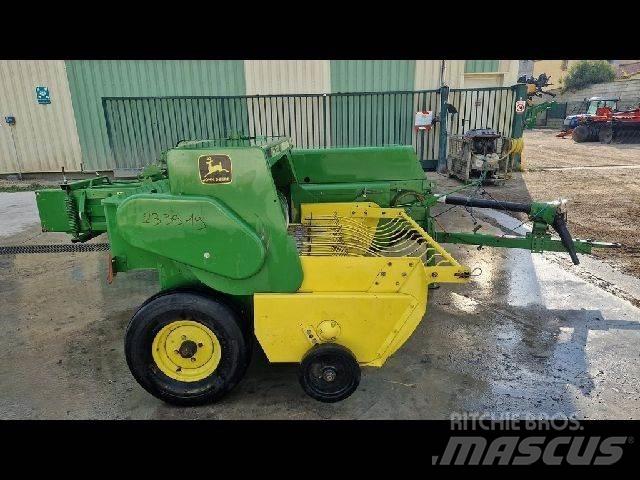 John Deere 359 Szögletes bálázók