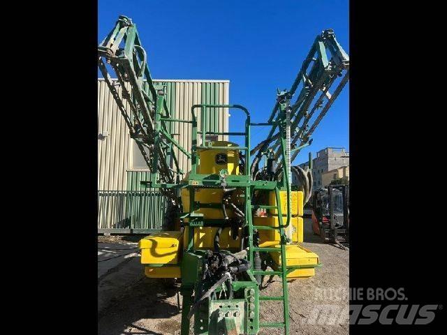 John Deere 824 SE Vontatott trágyaszórók
