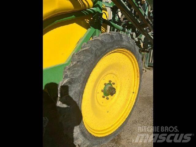 John Deere 824 SE Vontatott trágyaszórók