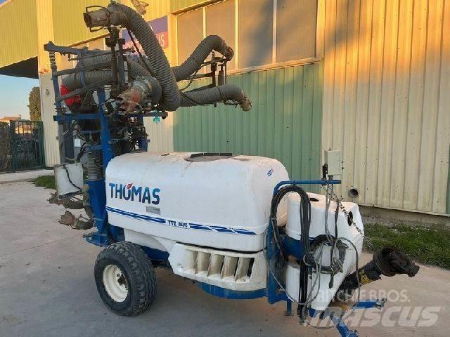 Thomas TTZ 800 Vontatott trágyaszórók