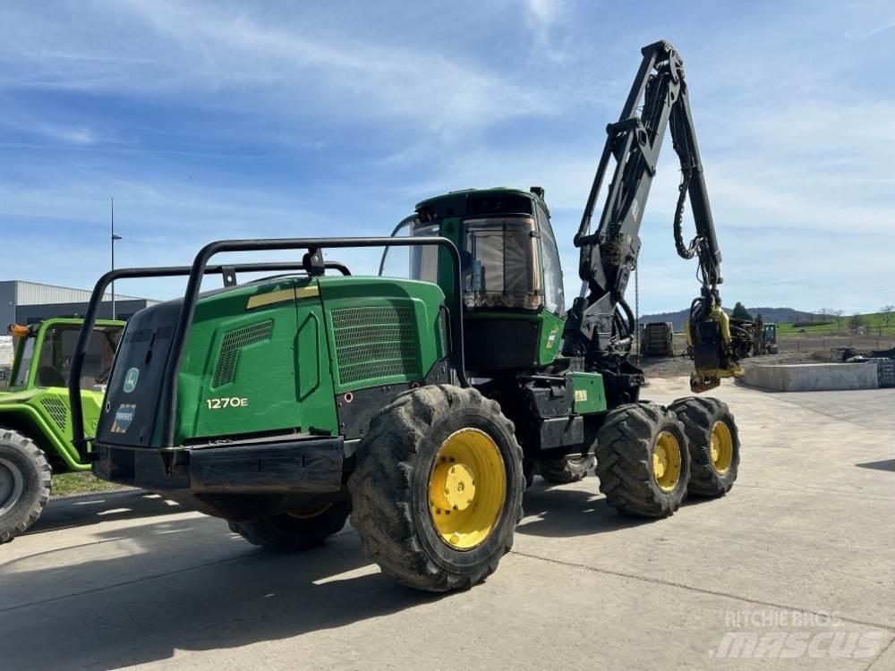 John Deere 1270E Döntő-rakásolók