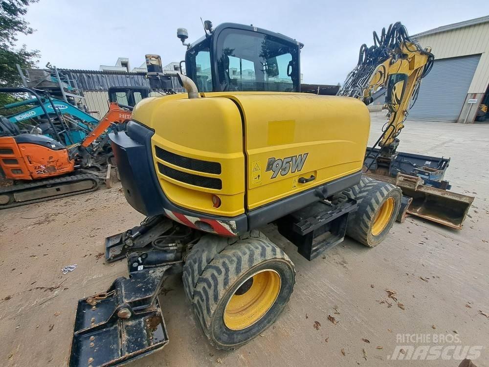 Yanmar B95W Gumikerekes kotrók