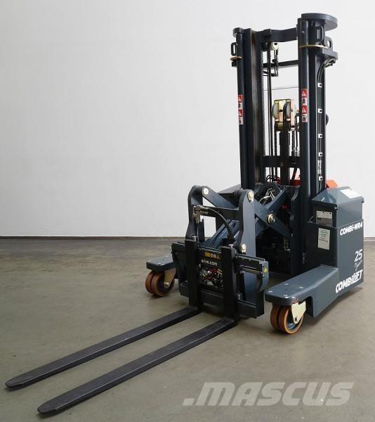 Combilift WR4 Tolóoszlopos négyutas targonca
