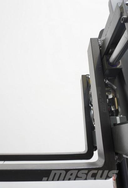 Combilift WR4 Tolóoszlopos négyutas targonca