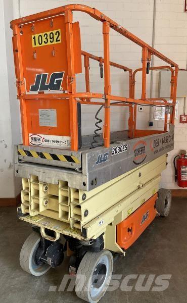 JLG 2030ES Karos emelők
