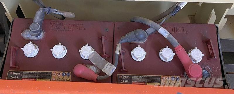 JLG 2030ES Karos emelők