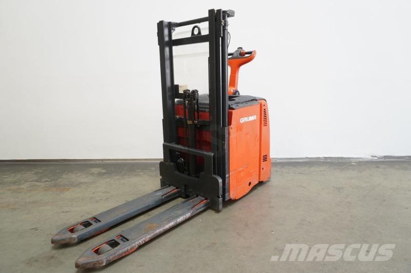 Linde D 12 133 Elektromos gyalogkíséretű targoncák