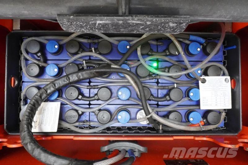 Linde D 12 133 Elektromos gyalogkíséretű targoncák