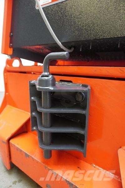 Linde P 30 132 Vontatótargonca