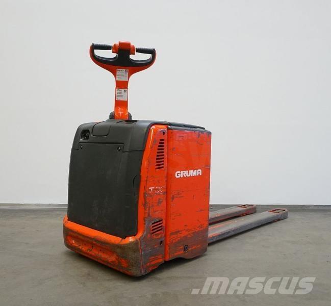 Linde T 30 131 Alacsony emelőkocsi