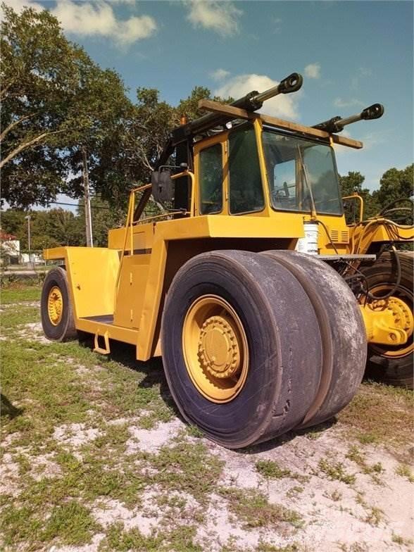 CAT V900 Konténerszállítók