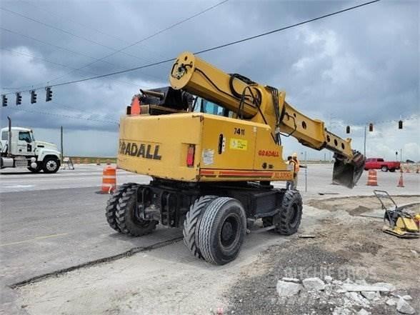 Gradall XL3300 V Gumikerekes kotrók