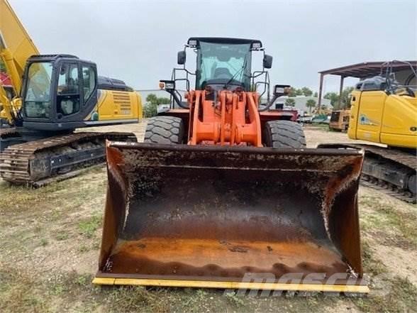 Hitachi ZW250-6 Gumikerekes homlokrakodók