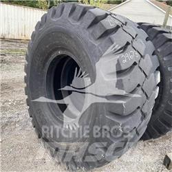 BKT 24.00X35 Gumiabroncsok, kerekek és felnik
