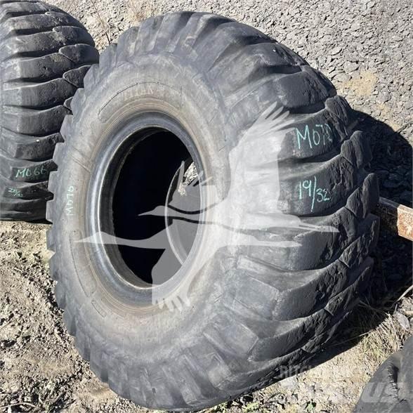 Titan 23.5x25 Gumiabroncsok, kerekek és felnik