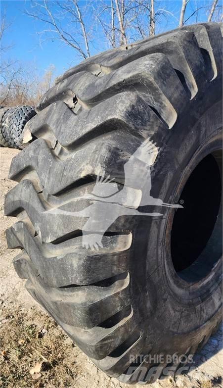 Titan 29.5x29 Gumiabroncsok, kerekek és felnik