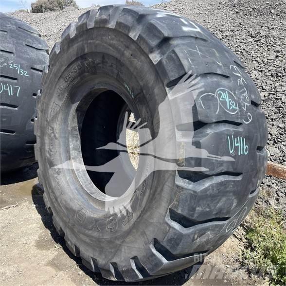 Toyo 35/65x33 Gumiabroncsok, kerekek és felnik