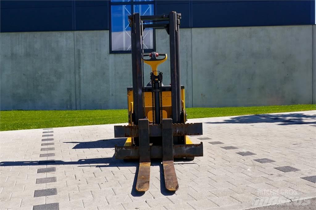 Linde L12 Gyalogkíséretű targonca