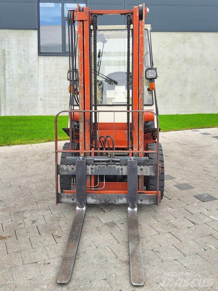 Nissan EH02F25U Dízel targoncák
