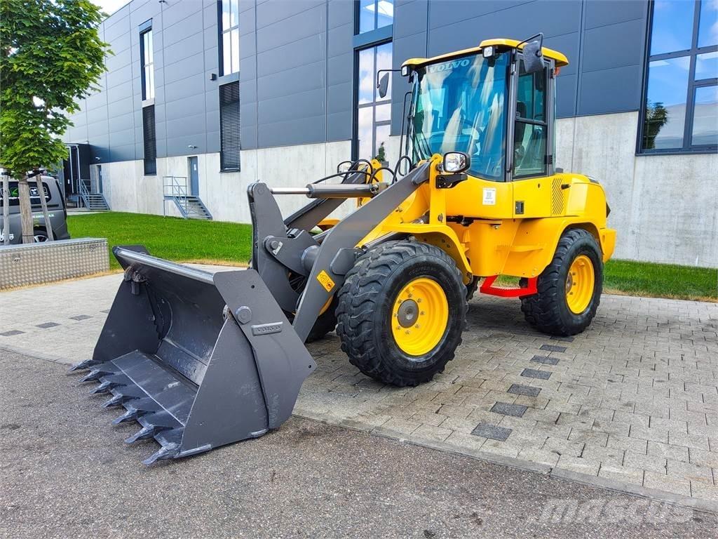 Volvo L 30G Mini kotrók < 7t