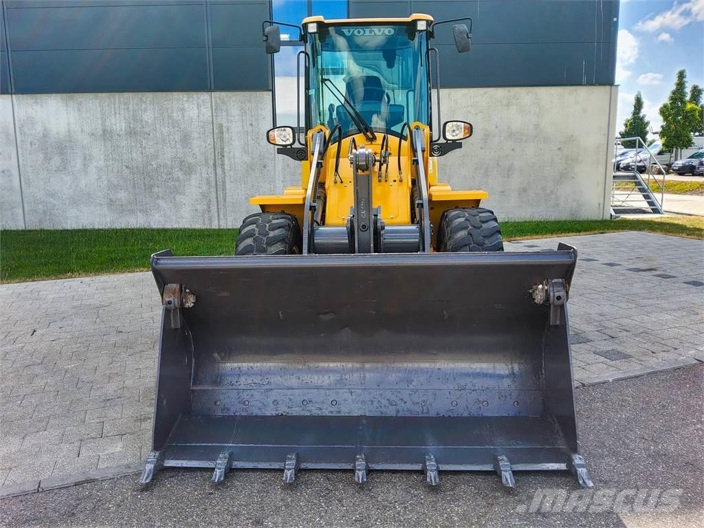 Volvo L 30G Mini kotrók < 7t