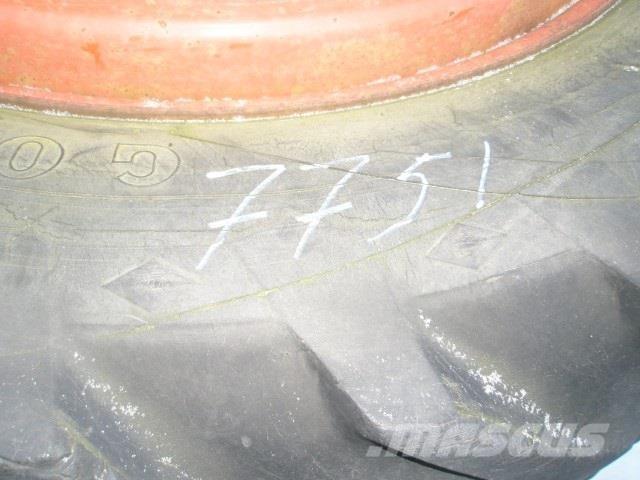  - - - 7751 SCHAAD Gumiabroncsok, kerekek és felnik