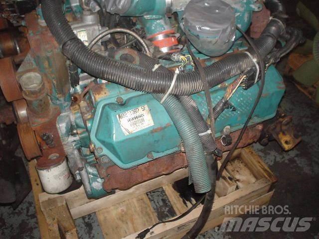 International T444 Motorok